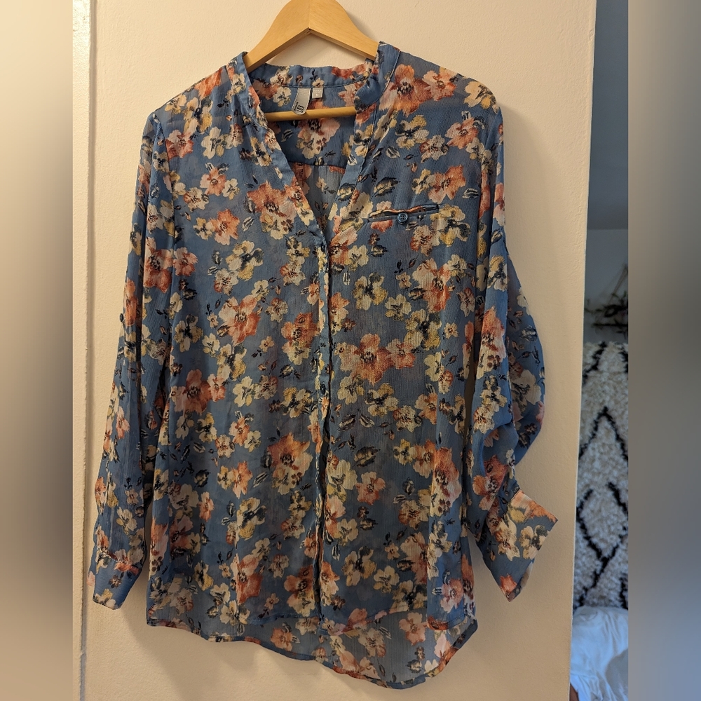 Sheer floral Kut from the Kloth button down Sz M